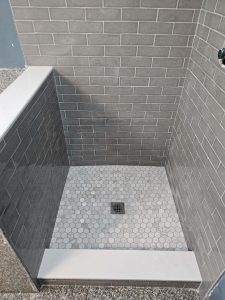 Restored Shile Tile i Bathroom